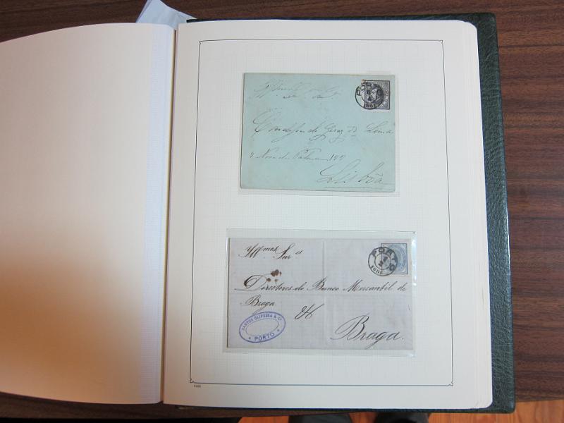 0014 (48).jpg -     Lote:    14      Marcofilia      Lotes Especiais       Descrição:      Portugal.   Colecção montada em dois álbuns com estudo especializado das marcas de duplo círculo e circulares do Porto, com selos de diversas emissões e cartas. Lote a ver.        Lote       Valor Base:     &euro; 1.500,00     Valor Venda:     &euro; 1.500,00     
